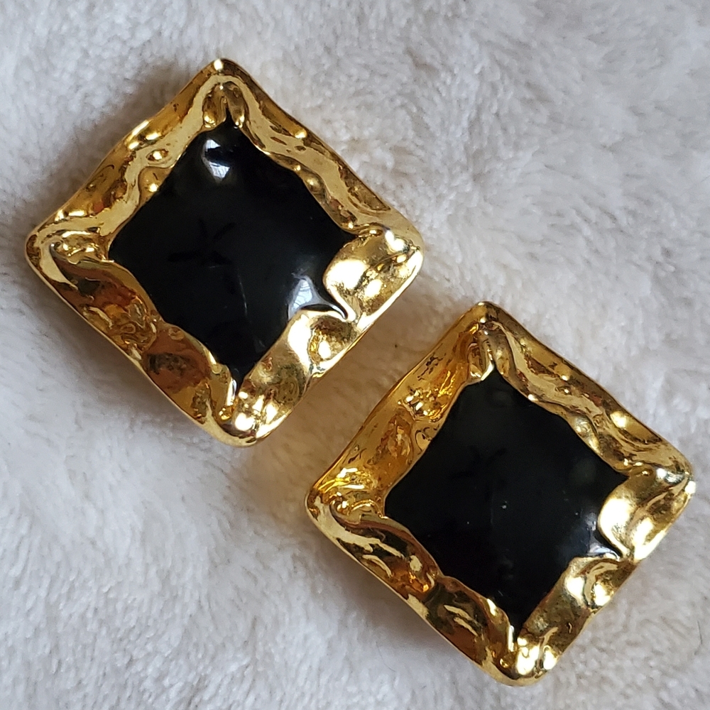 4pc Vintage gold tone & black jewelry lot - Picture 5 of 13